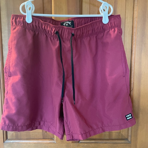 Billabong Burgundy All Day Layback Shorts in Men’s Medium - Picture 1 of 4